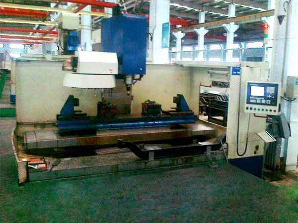 前軸十孔(kong)加工(gong)專用立式(shi)加工