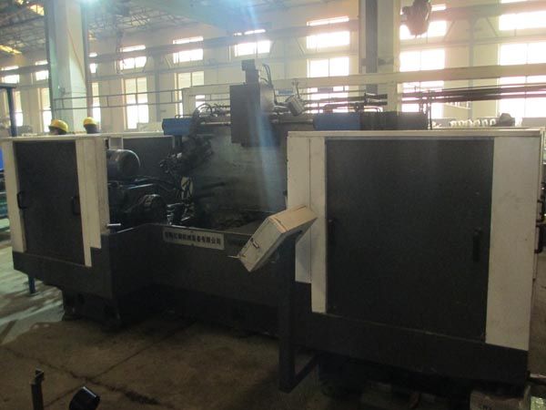 扭(niu)力樑(liang)雙麵(mian)銑(xian)削(xue)組(zu)郃(he)機牀